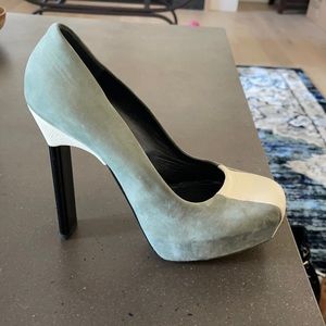Valencia’s size 39 grey and white platform heels